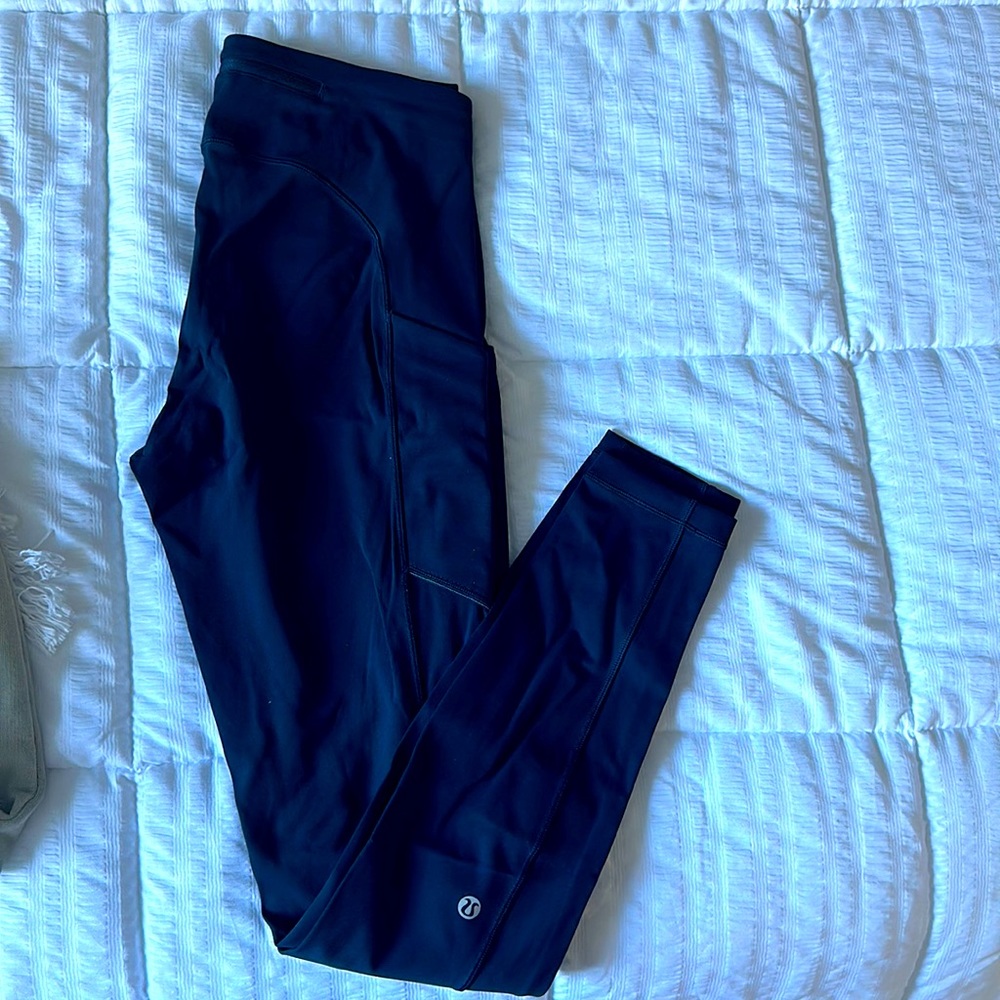 Lululemon - size 6 legging - 28” - side pockets and back zipper - navy blue